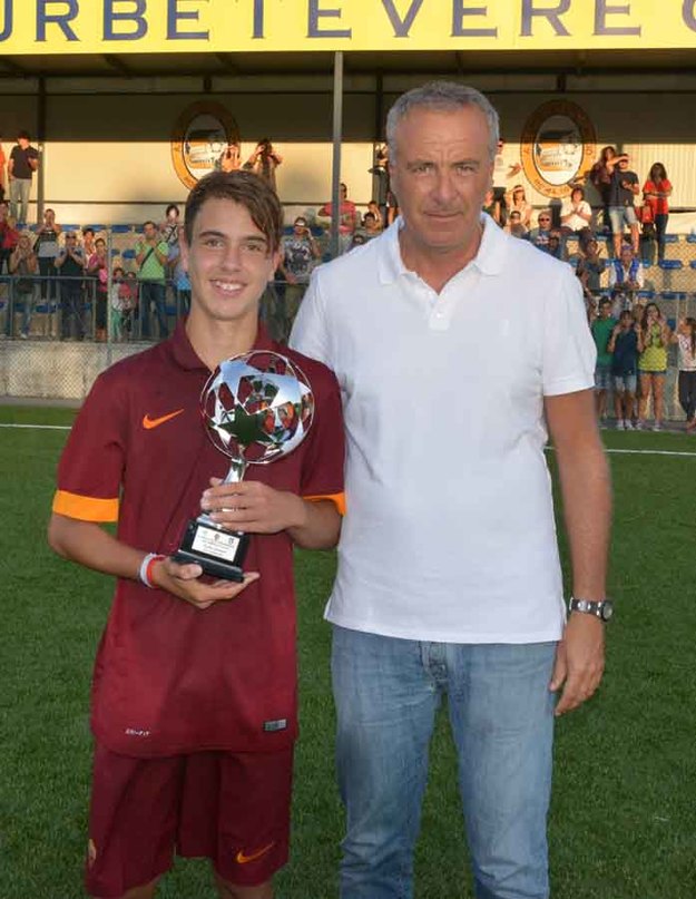 Il giallorosso Riccardi, miglior giocatore del torneo foto©photosportroma.it