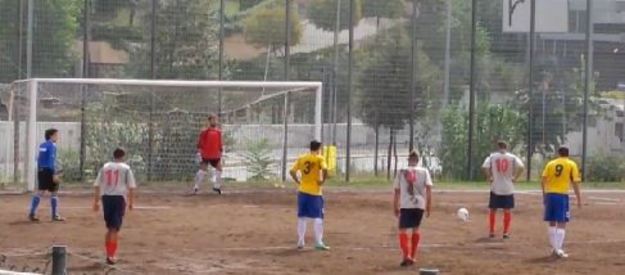 Marano Equo, Scattone sta per segnare su rigore