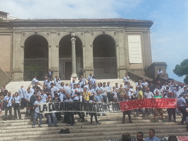 Autisti e sindacato manifestano al Campidoglio ©Gazzetta Regionale