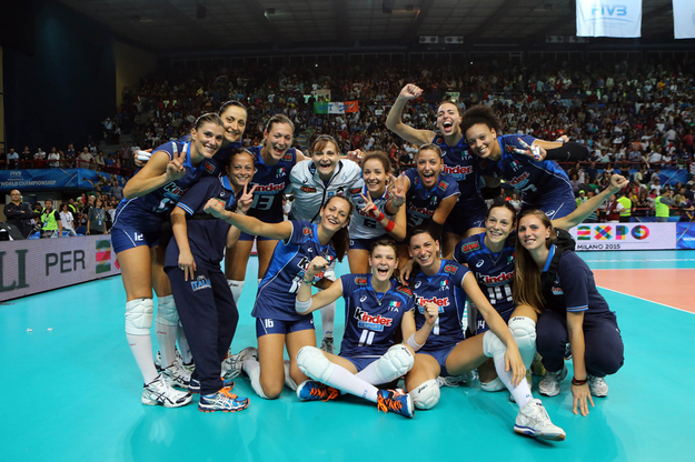 La gioia delle azzurre dopo la vittoria sulla Cina (Foto © Fivb)