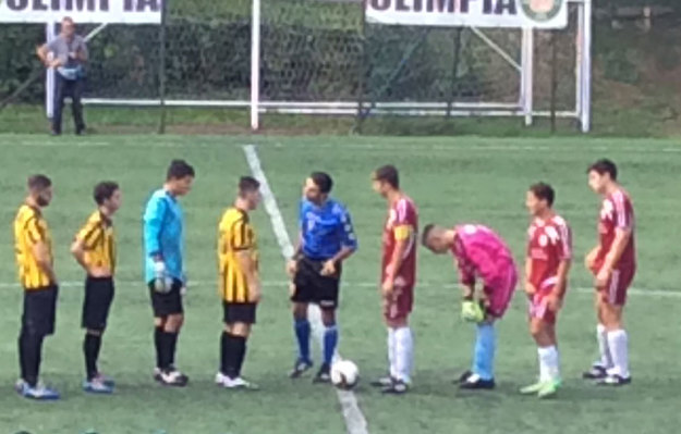 I saluti iniziali del match