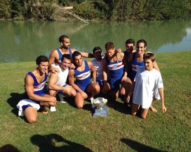 Tevere Remo con la coppa