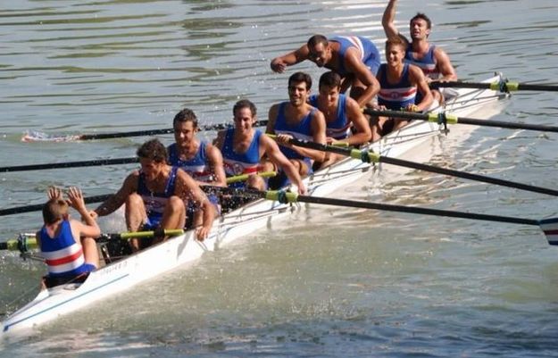 In acqua, esultanza all'arrivo