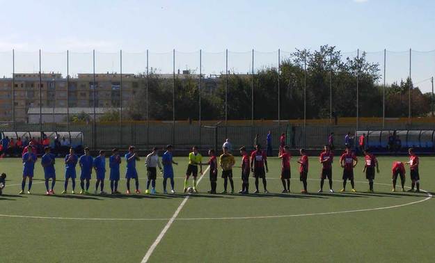 Le squadre a centrocampo © Gazzetta Regionale