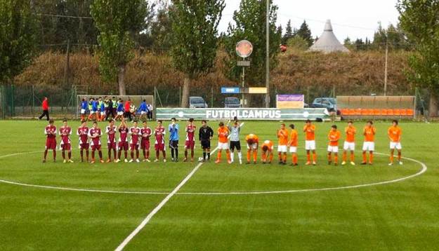 Le squadre schierate in campo © Gazzetta Regionale