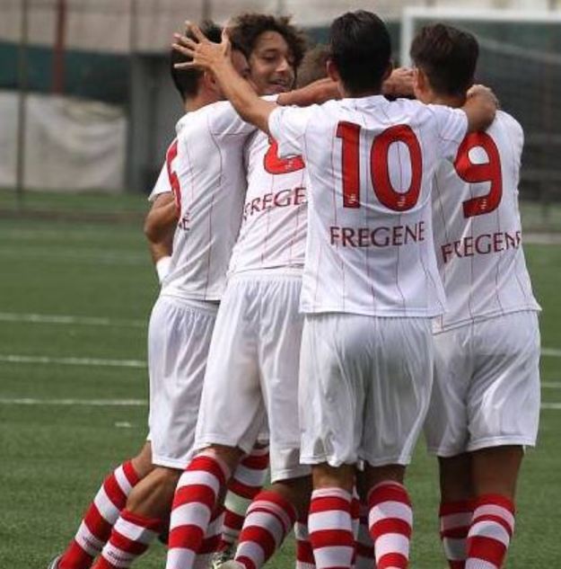 Esulta il Fregene (foto Laconi@fregenecalcio.com)
