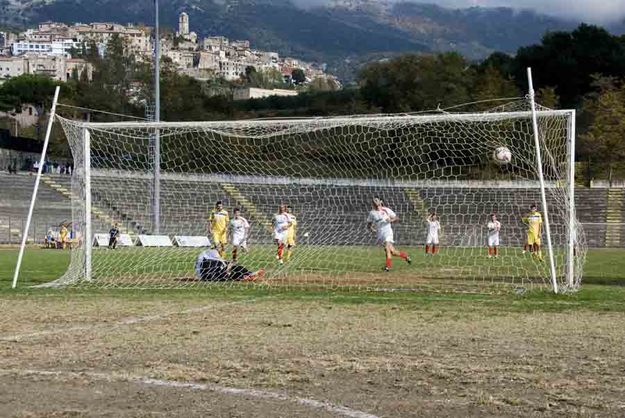Il gol di Funari dal dischetto