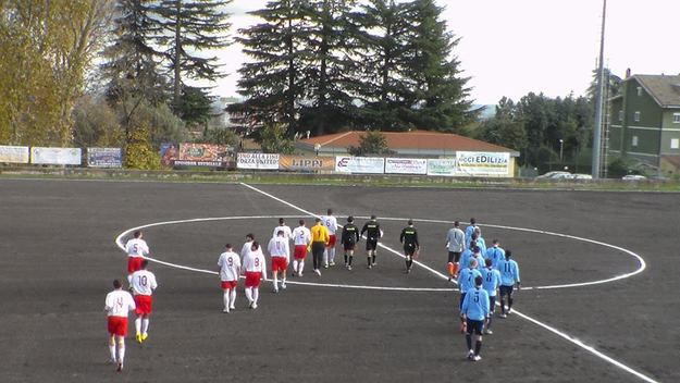 L'ingresso in campo delle due squadre foto Facebook Ronciglione