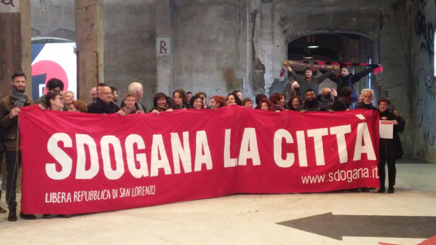 Lo striscione della "Libera Repubblica di San Lorenzo" foto©GazzettaRegionale