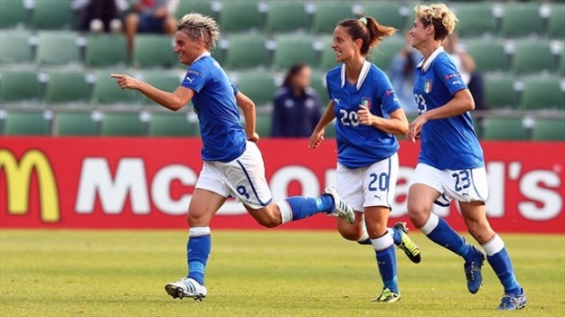 Un'esultanza della Gabbiadini (foto veronacalciofemminile.com)