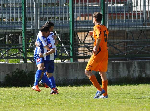 Anziolavinio, successo esterno
