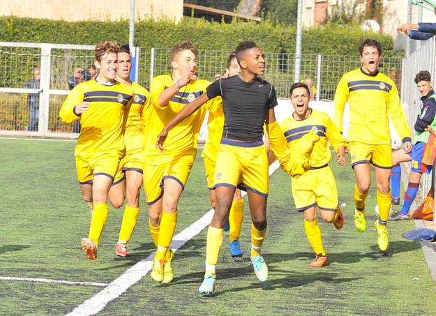 L'Urbetevere esulta dopo il gol di Silva Mendes ©photosportroma.it