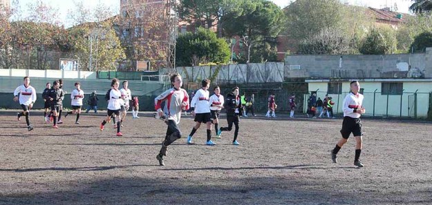 L'esultanza del Real Tuscolano al termine del successo sullo Sporting Tor Sapienza 