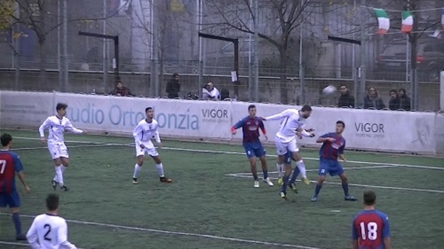 Iemma stacca di testa: per lui un gol ed un rosso
