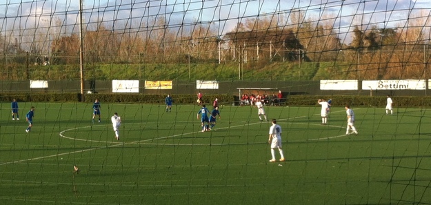 Le squadre danno avvio alla partita