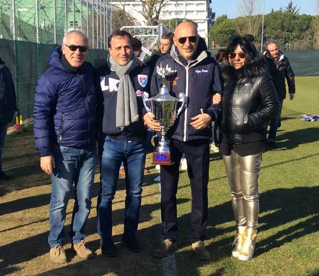 Fabio Melchionna premia la famiglia Cerrai © gazzettaregionale
