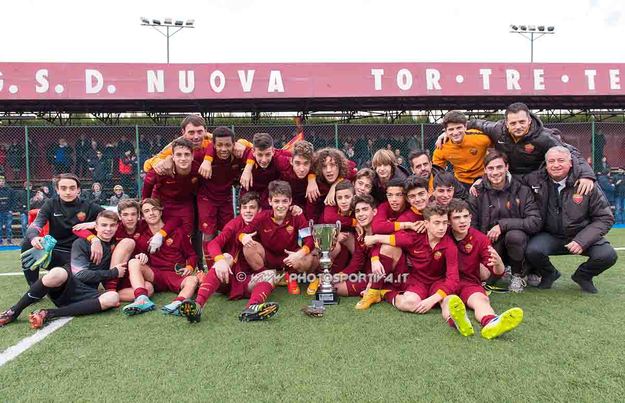 La Roma festeggia la vittoria nella prima edizione del Memorial Halima Haider  ©photosportiva.it