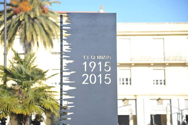 La stele commemorativa (Foto © Luca Rea)