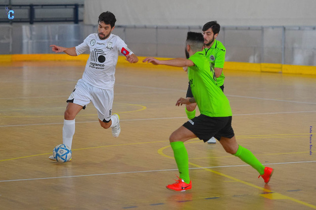Paulinho in azione