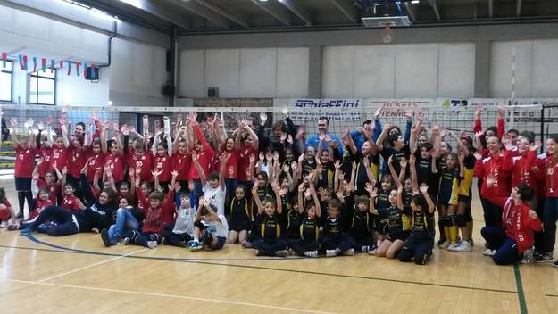 I bambini della Modo Volley in gialloblu al torneone di Ciampino