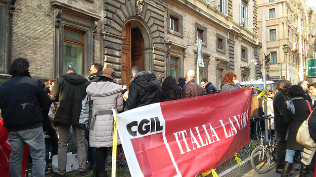 Uno scatto dal sit-in di ieri in Via Veneto ©Gazzetta Regionale