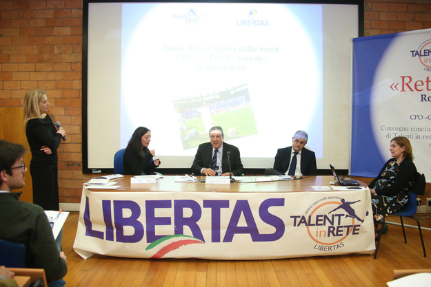 Un momento della conferenza (foto Massetti)
