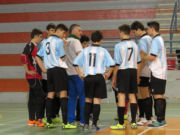 David Calabria durante un time out con i suoi ragazzi (Foto © Cassella/Divisione Calcio a 5)