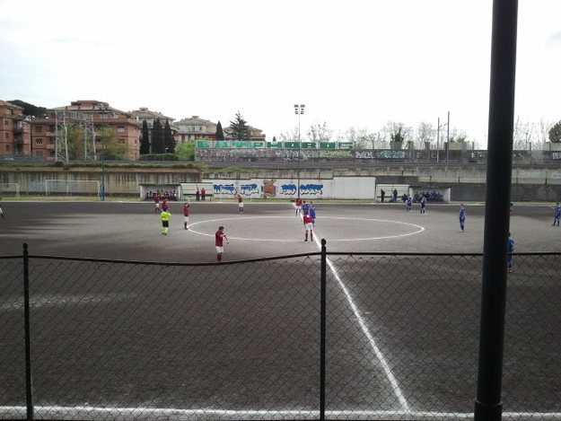 Le due squadre a centrocampo