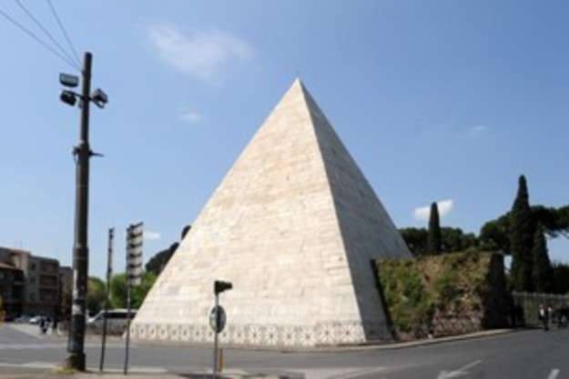 La Piramide Cestia