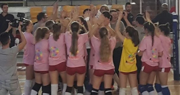 L'esultanza delle ragazze di Roma 1 (foto Gazzetta Regionale)