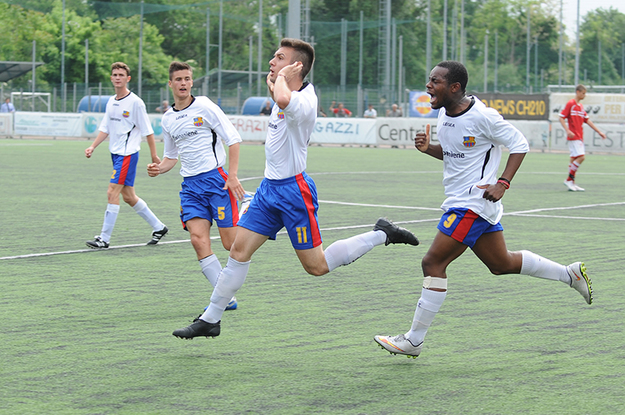 Esultanza di De Marco dopo il gol dell'1-0 © Laura Del Gobbo