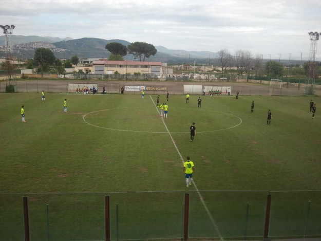 Le due squadre al fischio d'inizio
