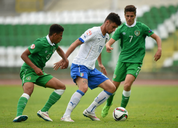 Sianluca Scamacca in azione contro l'Irlanda