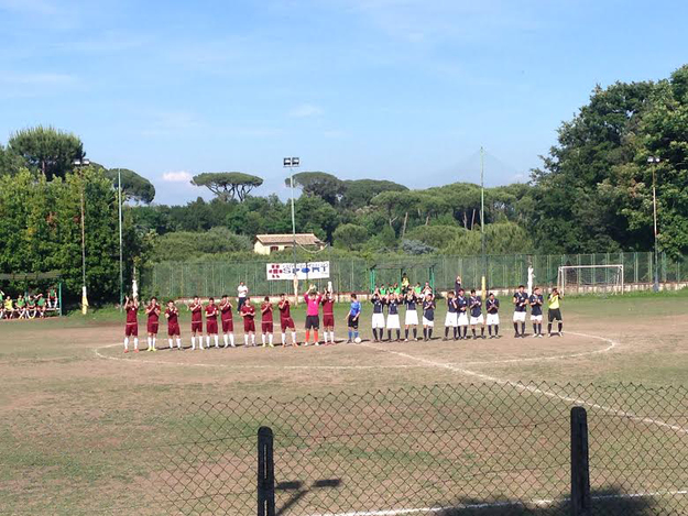 Le due formazione al momento del saluto