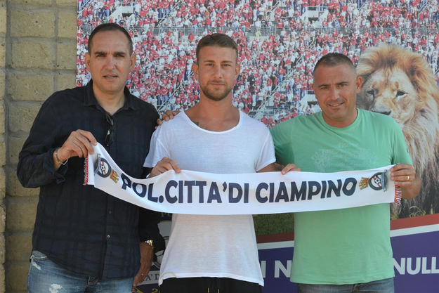Al centro Stefano Martinelli