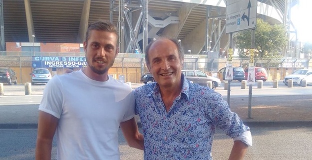 il neo acquisto Foti in compagnia del ds Antonio Miele (foto Formia Calcio)