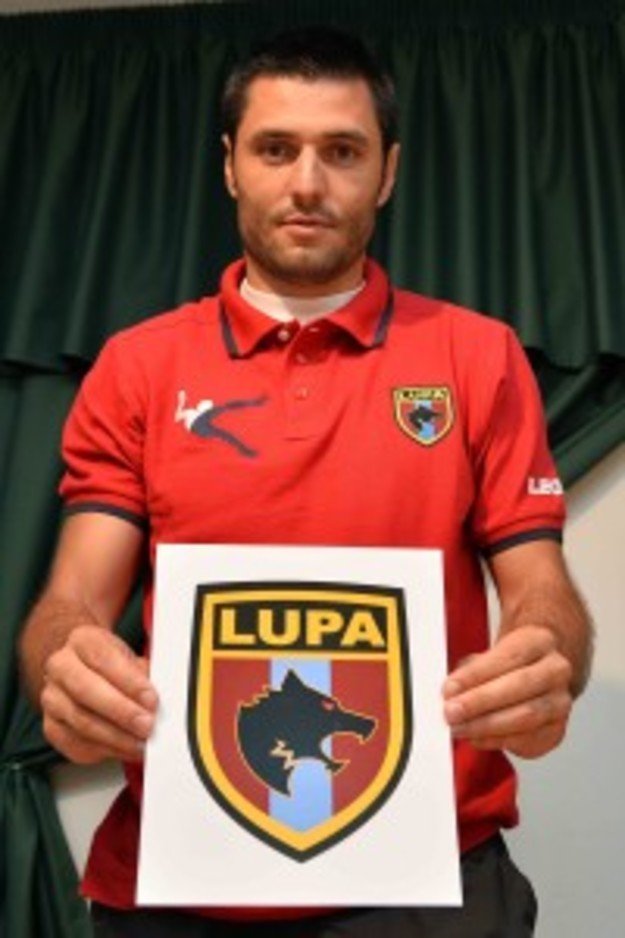 Marco Amelia mostra il nuovo logo