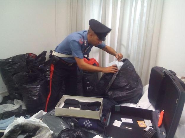 Carabinieri con la refurtiva