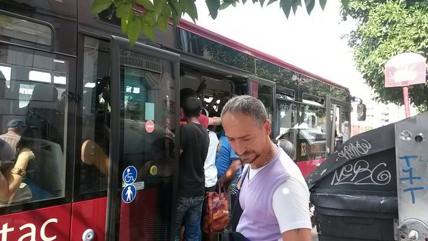 Una fermata del 163, su Via Tiburtina (© - Margherita Ragonesi)