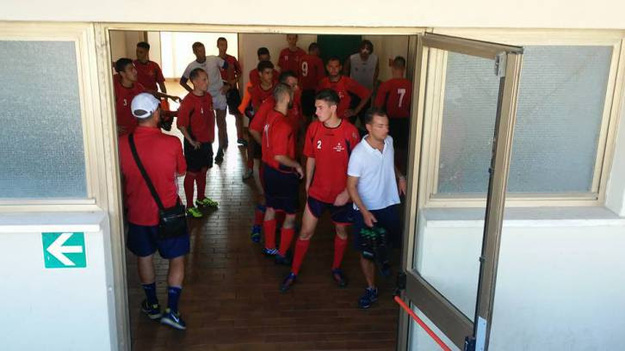 Gli atleti prima dell'ingresso in campo (foto CPC 2005)