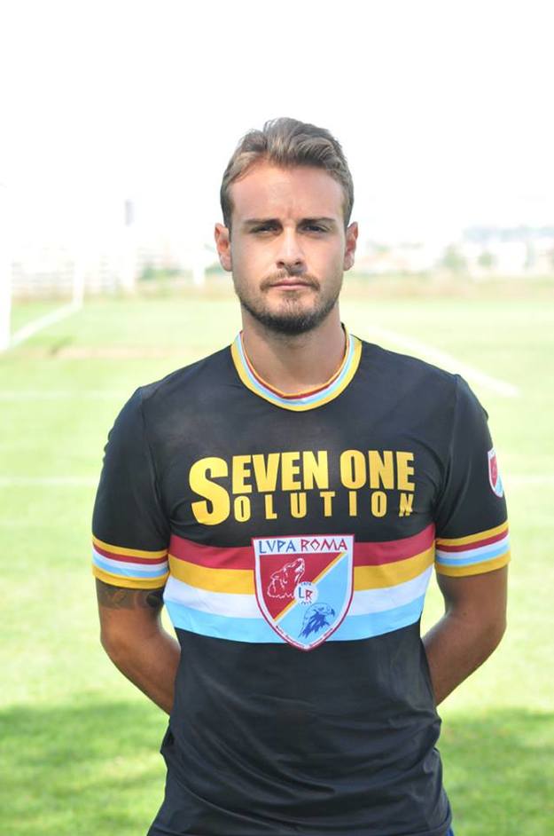 Riccardo Martorelli con la maglia della Lupa Roma