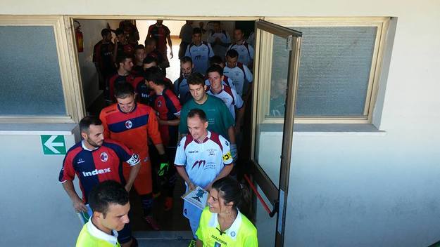 Le squadre prima dell'ingresso in campo