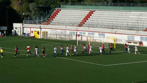 L'ingresso in campo delle due squadre