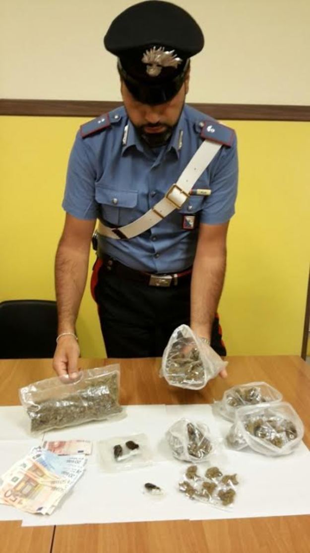 Il materiale sequestrato dai Carabinieri