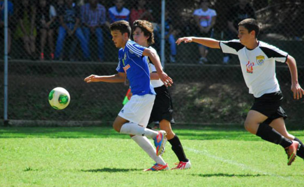 Eduardo Latozefsky Nunez Gabriel in azione con l'Atletico Venezuela