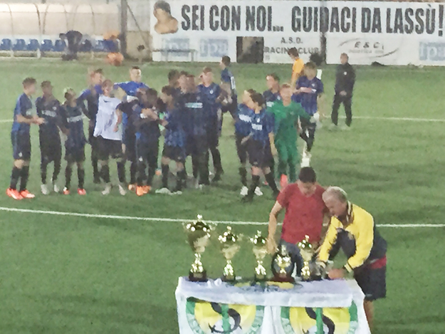 l'Inter festeggia aspettando la Coppa