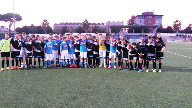 Foto di gruppo per i ragazzi di Accademia e Napoli