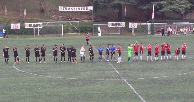 Il saluto delle squadre