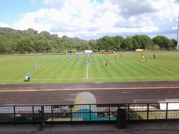 Le due squadre a centrocampo