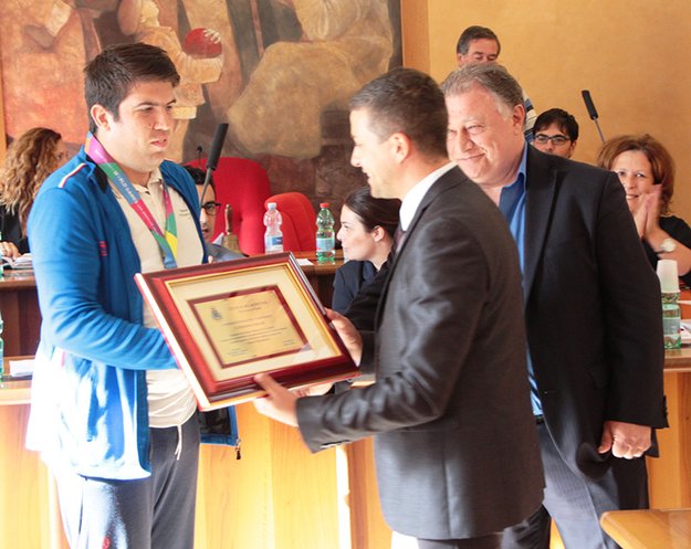 Roberto Ioncoli al momento della premiazione